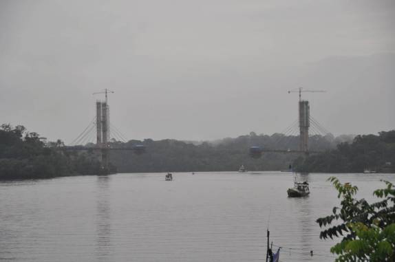 A ponte que está sendo construída para ligar o Brasil e a Guiana Francesa, em Oiapoque - AP